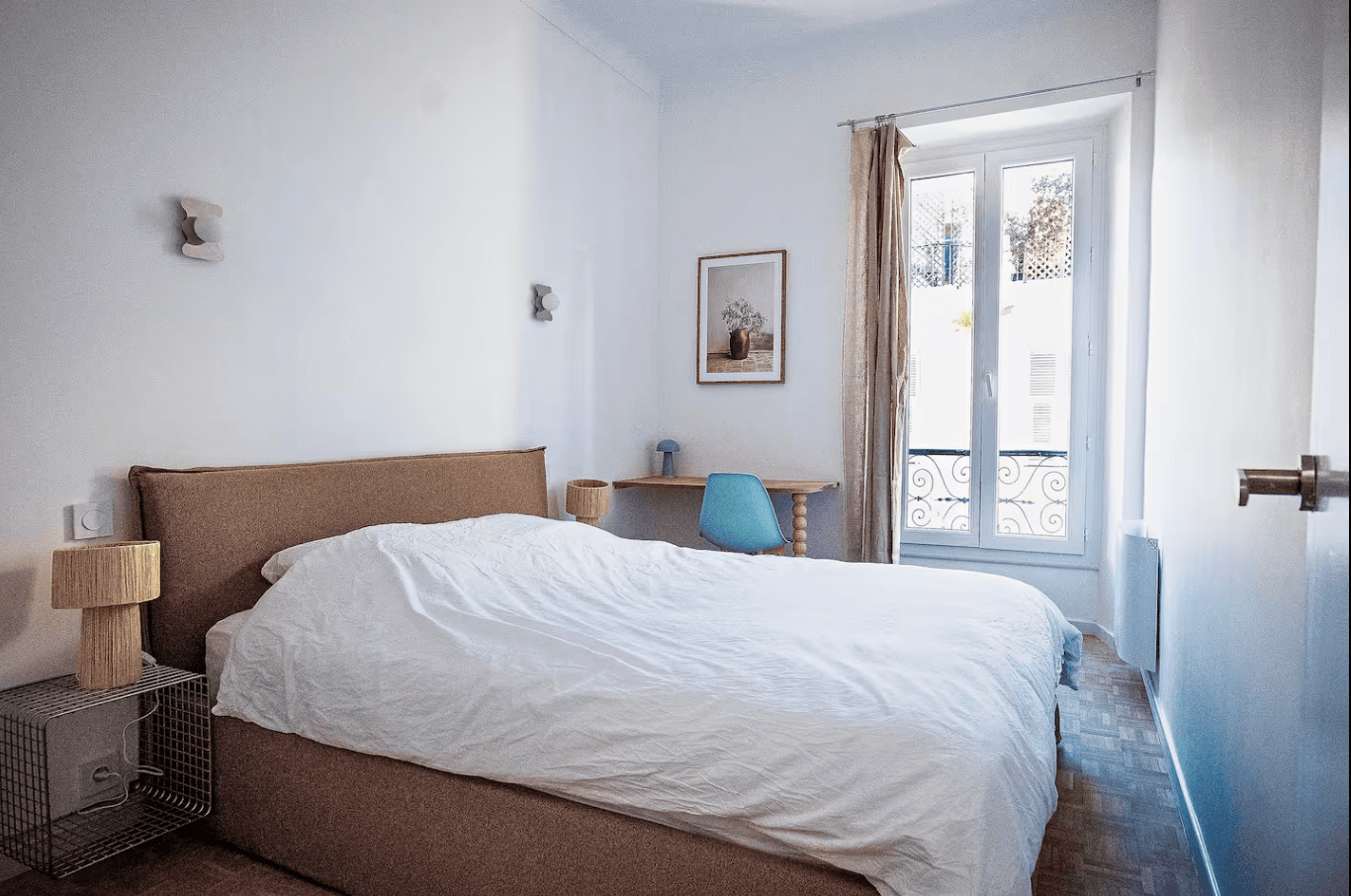 Chambre cosy avec lit double et balcon