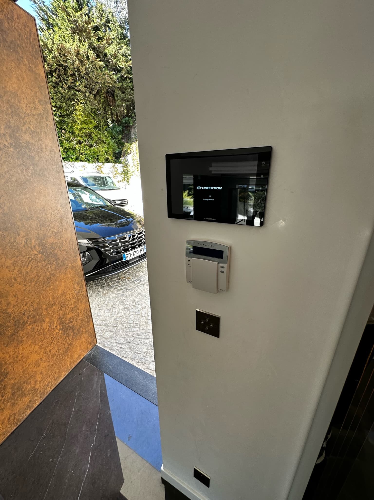 Interface de contrôle domotique KNX Crestron - Installation professionnelle Menton