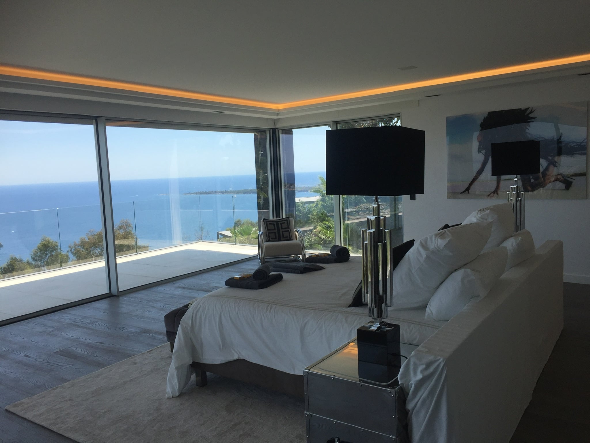 Rénovation chambre parentale Roquebrune-Cap-Martin - Suite avec vue mer et éclairage LED