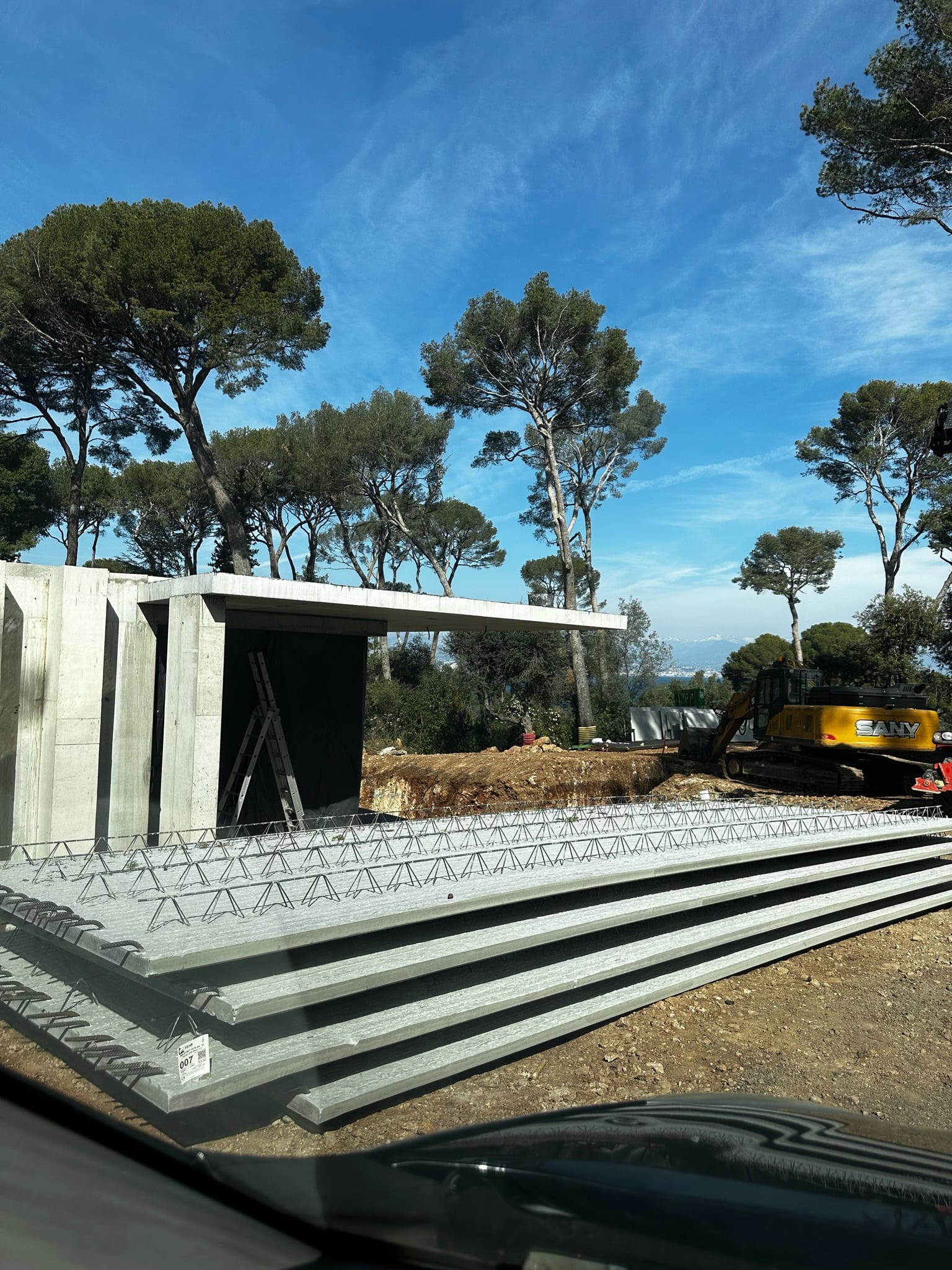 Entreprise construction Roquebrune-Cap-Martin - Chantier villa neuve, dalle béton, poutrelles, structure